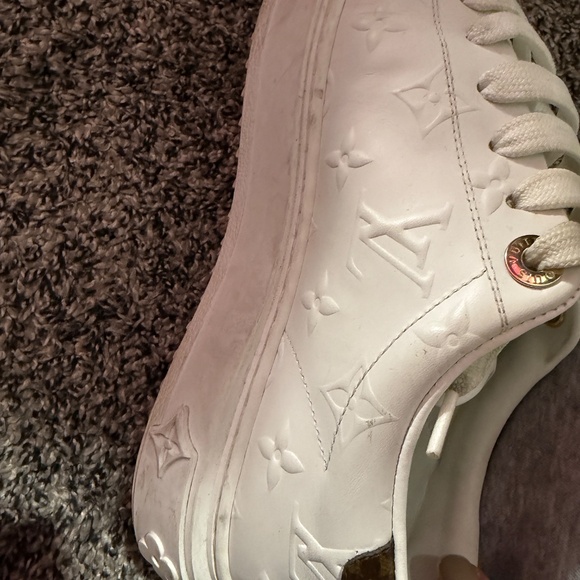 LV Shoes - Picture 4 of 16